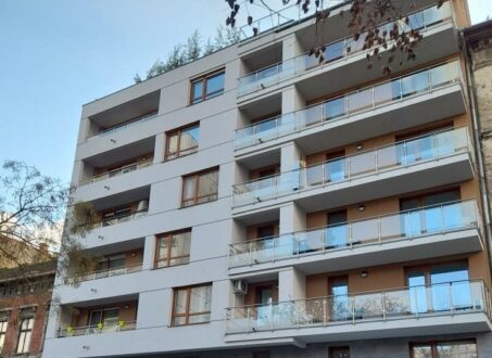 NEWLY BUILT One-bedroom close to CORVIN