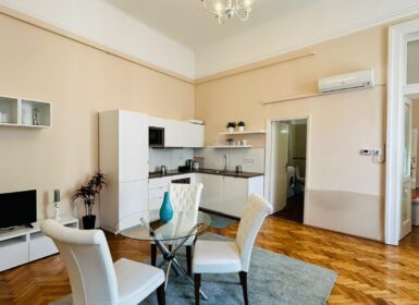 Spacious One-bedroom + Study room Apartment in József Krt