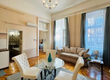 Spacious One-bedroom + Study room Apartment in József Krt