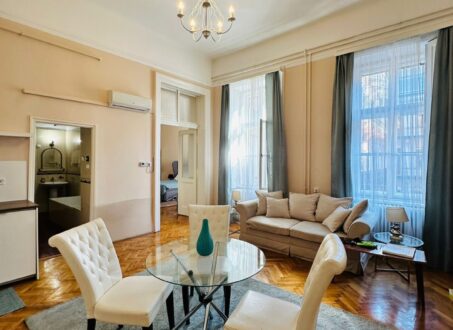 Spacious One-bedroom + Study room Apartment in József Krt