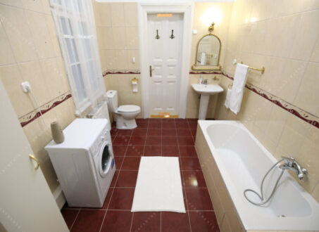 Spacious One-bedroom + Study room Apartment in József Krt