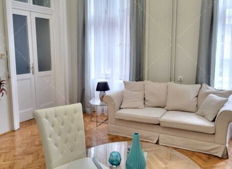 Spacious One-bedroom + Study room Apartment in József Krt