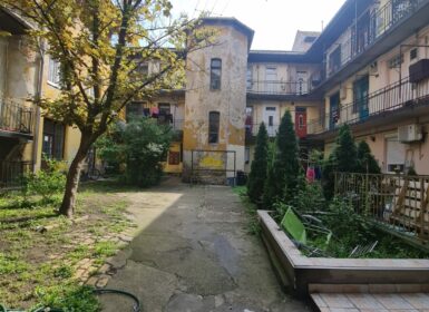 Compact renovated studio apartment FOR SALE close to Nagyvárad tér