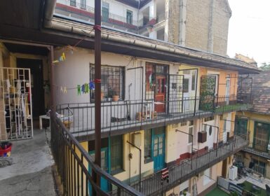 Compact renovated studio apartment FOR SALE close to Nagyvárad tér