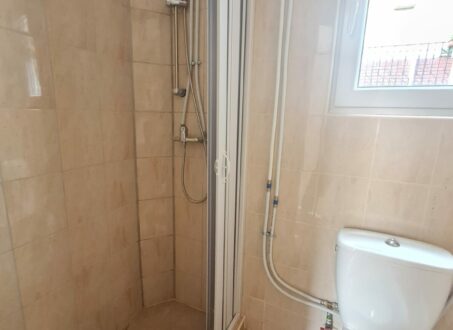 Compact renovated studio apartment FOR SALE close to Nagyvárad tér