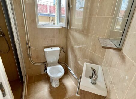 Compact renovated studio apartment FOR SALE close to Nagyvárad tér