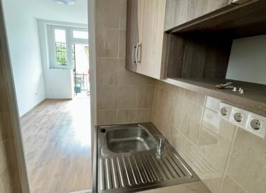 Compact renovated studio apartment FOR SALE close to Nagyvárad tér