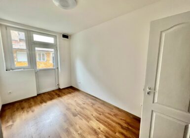 Compact renovated studio apartment FOR SALE close to Nagyvárad tér