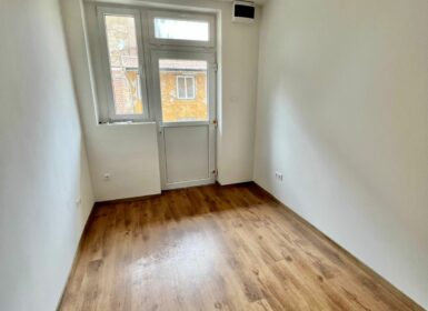 Compact renovated studio apartment FOR SALE close to Nagyvárad tér