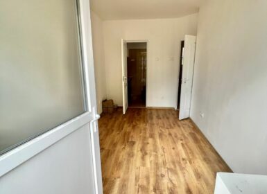 Compact renovated studio apartment FOR SALE close to Nagyvárad tér