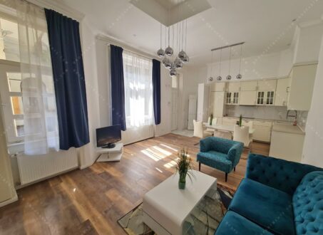 Renovated and Stylish Apartment in Buda
