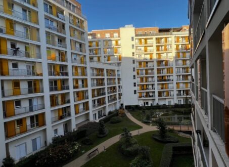 Stylish One-bedroom close to Tram Line 1 – from August