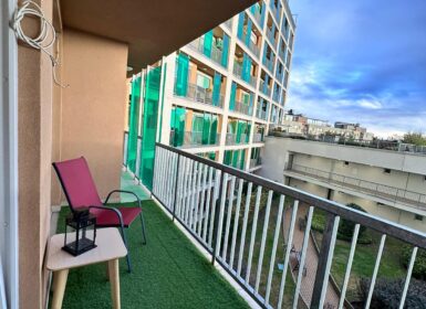 Stylish One-bedroom close to Tram Line 1 – from June
