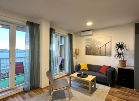 Stylish One-bedroom close to Tram Line 1 – from August
