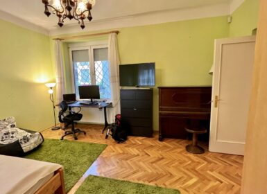 4-apartment FAMILY HOUSE with garden FOR SALE in Római part, next to Danube River