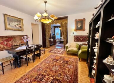 4-apartment FAMILY HOUSE with garden FOR SALE in Római part, next to Danube River