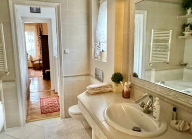 4-apartment FAMILY HOUSE with garden FOR SALE in Római part, next to Danube River