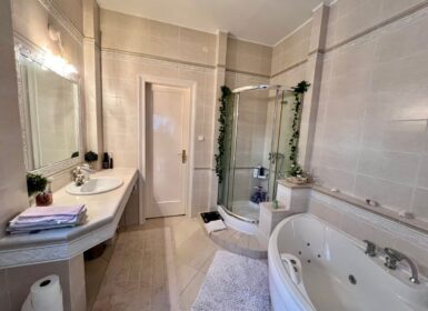 4-apartment FAMILY HOUSE with garden FOR SALE in Római part, next to Danube River