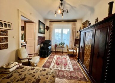 4-apartment FAMILY HOUSE with garden FOR SALE in Római part, next to Danube River