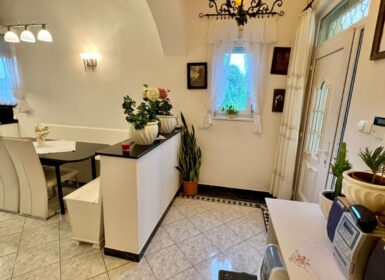 4-apartment FAMILY HOUSE with garden FOR SALE in Római part, next to Danube River