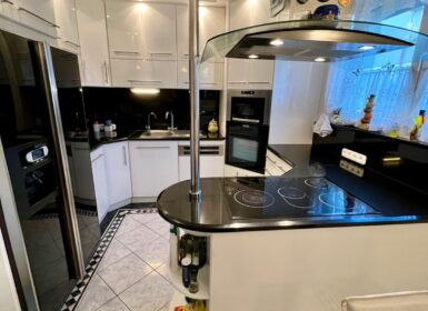 4-apartment FAMILY HOUSE with garden FOR SALE in Római part, next to Danube River