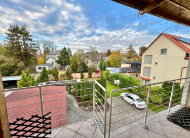 4-apartment FAMILY HOUSE with garden FOR SALE in Római part, next to Danube River