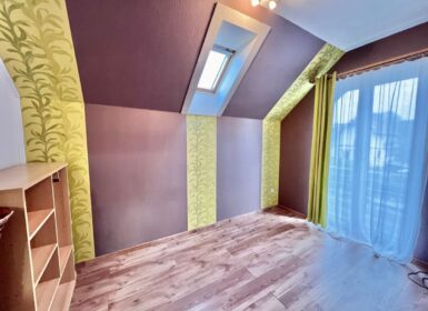 4-apartment FAMILY HOUSE with garden FOR SALE in Római part, next to Danube River