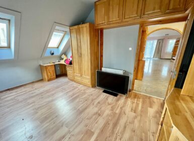 4-apartment FAMILY HOUSE with garden FOR SALE in Római part, next to Danube River