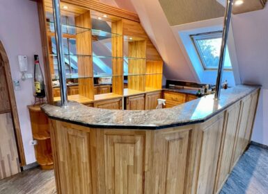 4-apartment FAMILY HOUSE with garden FOR SALE in Római part, next to Danube River