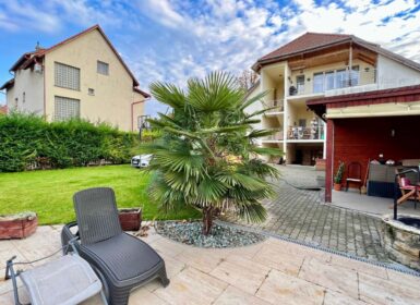 4-apartment FAMILY HOUSE with garden FOR SALE in Római part, next to Danube River