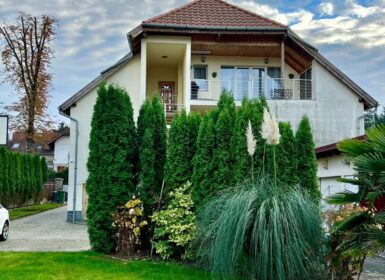 4-apartment FAMILY HOUSE with garden FOR SALE in Római part, next to Danube River