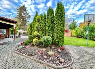 4-apartment FAMILY HOUSE with garden FOR SALE in Római part, next to Danube River