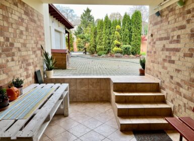 4-apartment FAMILY HOUSE with garden FOR SALE in Római part, next to Danube River