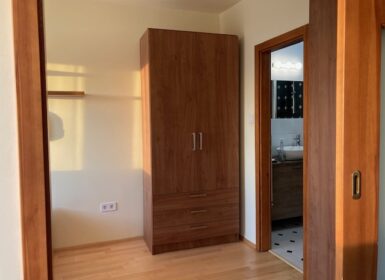 Bright One-bedroom Apartment in Luther street