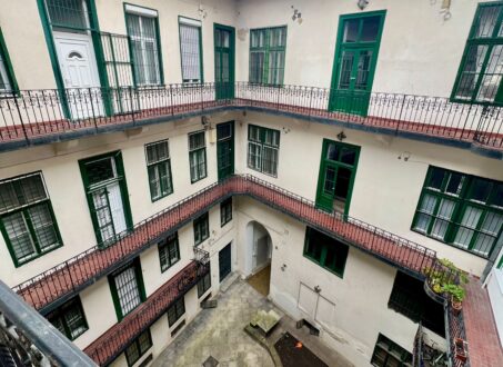 Bright One-bedroom in a superb location for an investment