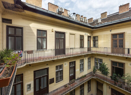 Luxury two-bedroom for SALE in Andrássy Avenue