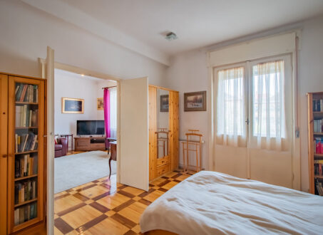 One-bedroom, very central and next to Danube