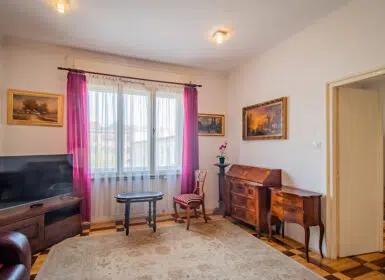 One-bedroom, very central and next to Danube