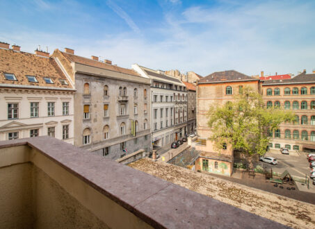 One-bedroom, very central and next to Danube