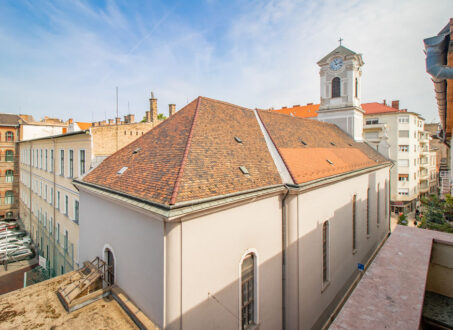 One-bedroom, very central and next to Danube