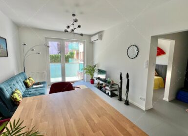 Stylish furnished one-bedroom with storage FOR SALE in Corvin sétány