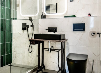 Stylish furnished one-bedroom with storage FOR SALE in Corvin sétány