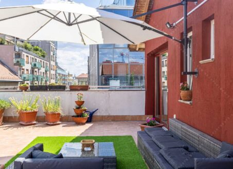 Spacious 2 Bedroom PENTHOUSE for Rent in Práter street – from September