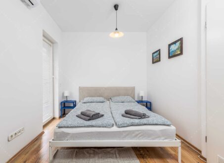 Spacious 2 Bedroom PENTHOUSE for Rent in Práter street – from September