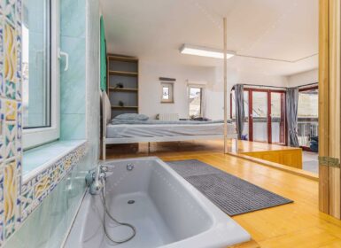 Spacious 2 Bedroom PENTHOUSE for Rent in Práter street – from September