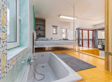 Spacious 2 Bedroom PENTHOUSE for Rent in Práter street – from September