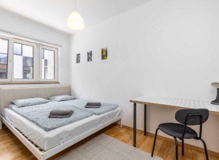 Spacious 2 Bedroom PENTHOUSE for Rent in Práter street – from September