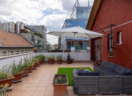 Spacious 2 Bedroom PENTHOUSE for Rent in Práter street – from September