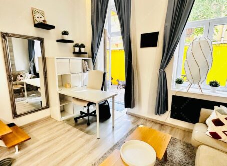 Furnished studio with gallery FOR SALE in Garay tér, close to City park