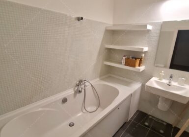 Renovated One-bedroom in the center